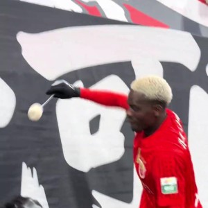 kaiyun·(中国)官方网站-22岁让·克劳德进生涯首球！与球迷擂鼓互动：第一次打，还可以吧